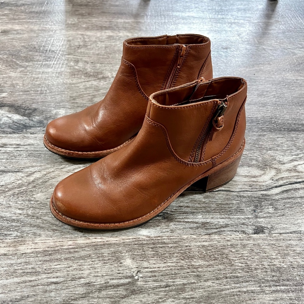CLARKS Brown Ankle Zip Booties 7.5